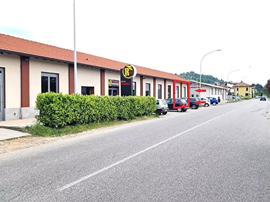 Immagine 3 di Locale commerciale in affitto  in Viale Verbano 62 a Gavirate