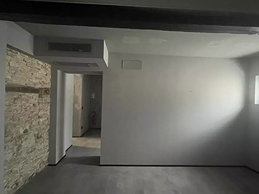 Immagine 5 di Negozio in affitto  in via peòozza 1 a Sacile