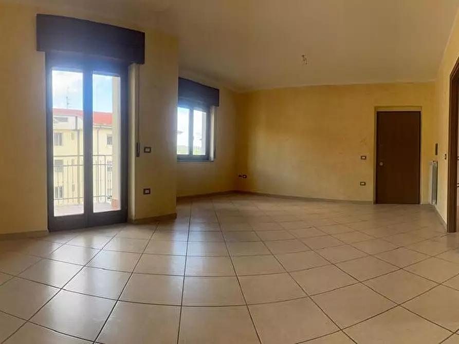 Immagine 10 di Appartamento in vendita  a Dugenta