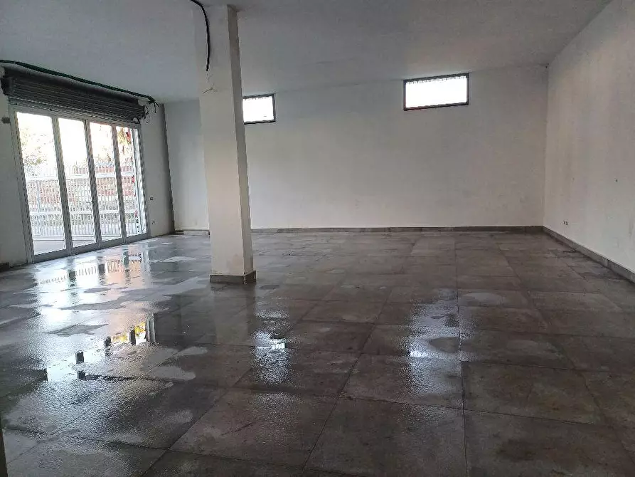 Immagine 3 di Locale commerciale in affitto  in via lucania 1 a Melito Di Napoli