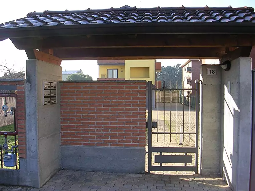 Immagine 2 di Appartamento in affitto  a Lonate Pozzolo