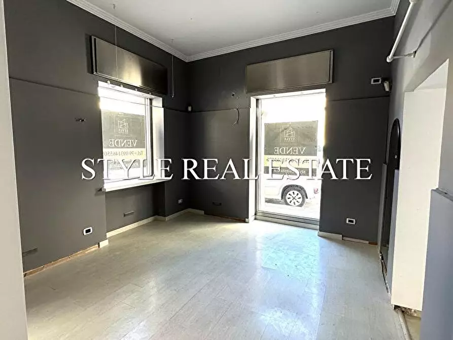 Immagine 5 di Locale commerciale in vendita  in Via Ierone l'Etneo 86 a Siracusa