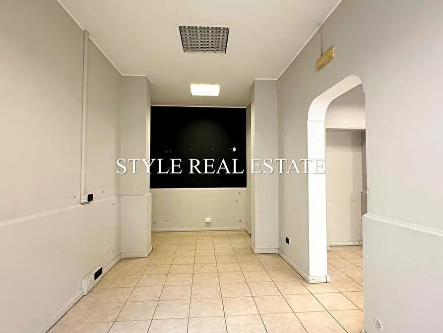 Immagine 29 di Locale commerciale in vendita  in Via Antioco 8/10/12 a Siracusa