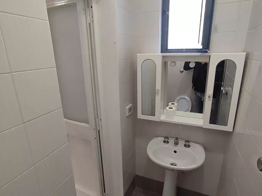 Immagine 10 di Laboratorio in affitto  in Via Perticari 8/10 a Bari