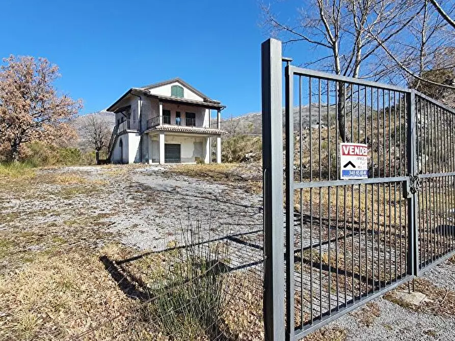 Immagine 2 di Villa in vendita  in TAVERNA 12 a Lauria