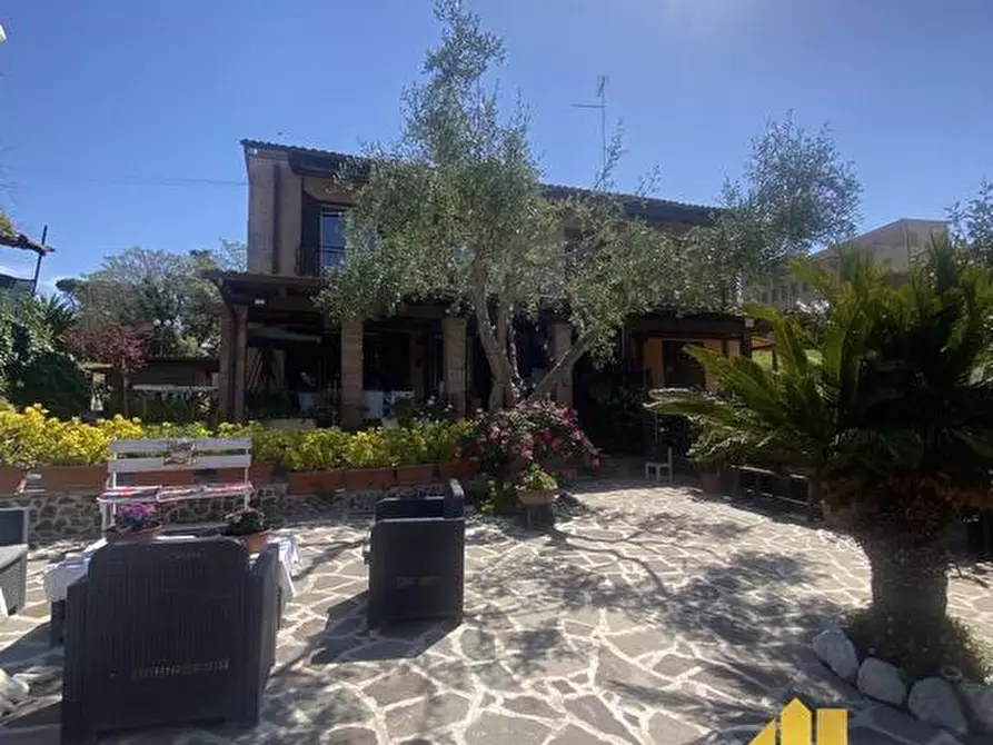 Immagine 3 di Villa in vendita  in VIA DEL CASALETTO 228 a Roma