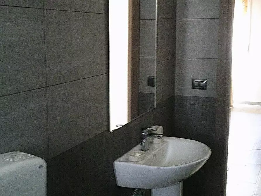 Immagine 10 di Abitazione tipica in affitto  in Via Alloro 29 a Catania