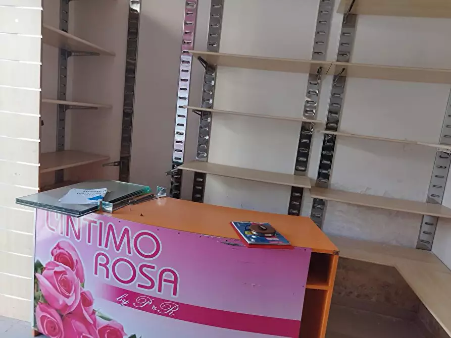 Immagine 4 di Locale commerciale in affitto  in Via Mariano Orza 32 a Sarno