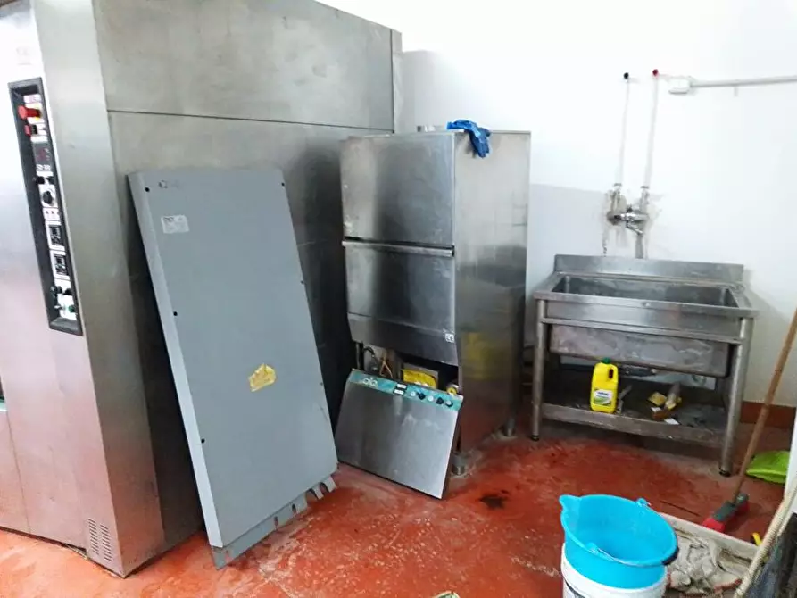 Immagine 15 di Laboratorio in affitto  in Via Castagnitiello 1 a Sarno