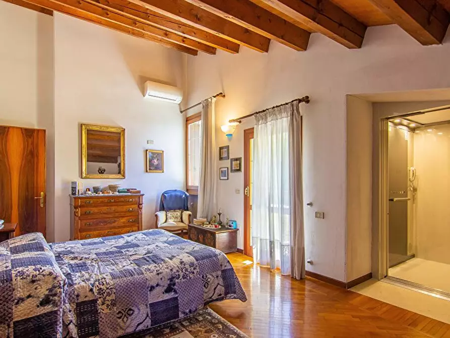 Immagine 27 di Villa in vendita  in Via Ugo Foscolo 9 a Vicenza