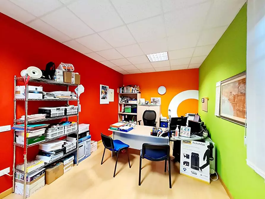 Immagine 6 di Ufficio in affitto  a Capannori