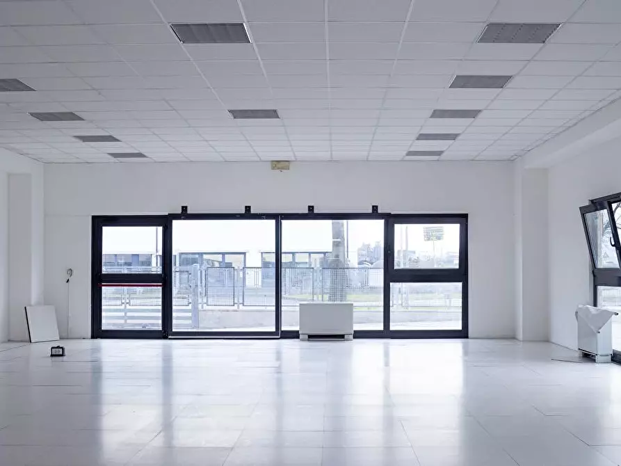 Immagine 3 di Locale commerciale in affitto  in Via Fornace  1 a Castel Guelfo Di Bologna