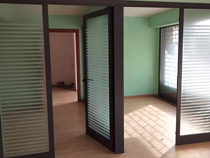 Immagine 4 di Negozio in vendita  in monte nevoso 10 a Viterbo