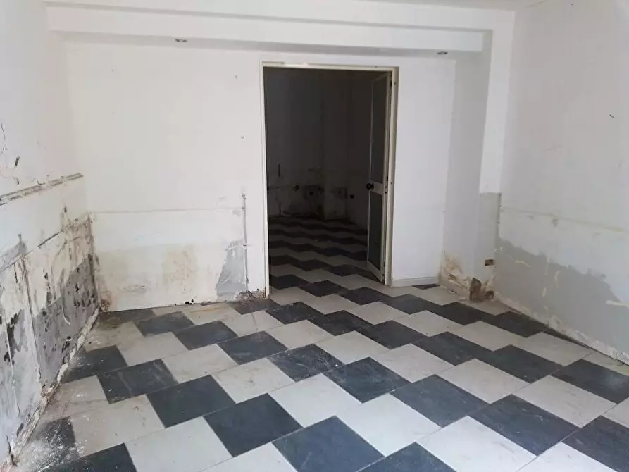Immagine 2 di Locale commerciale in affitto  in Via Rivo Cerola 1 a Sarno