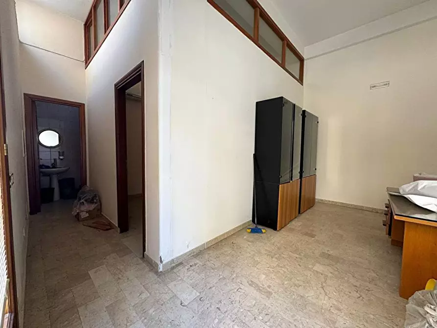 Immagine 4 di Locale commerciale in vendita  in Via Piazza Lago 1 a Sarno