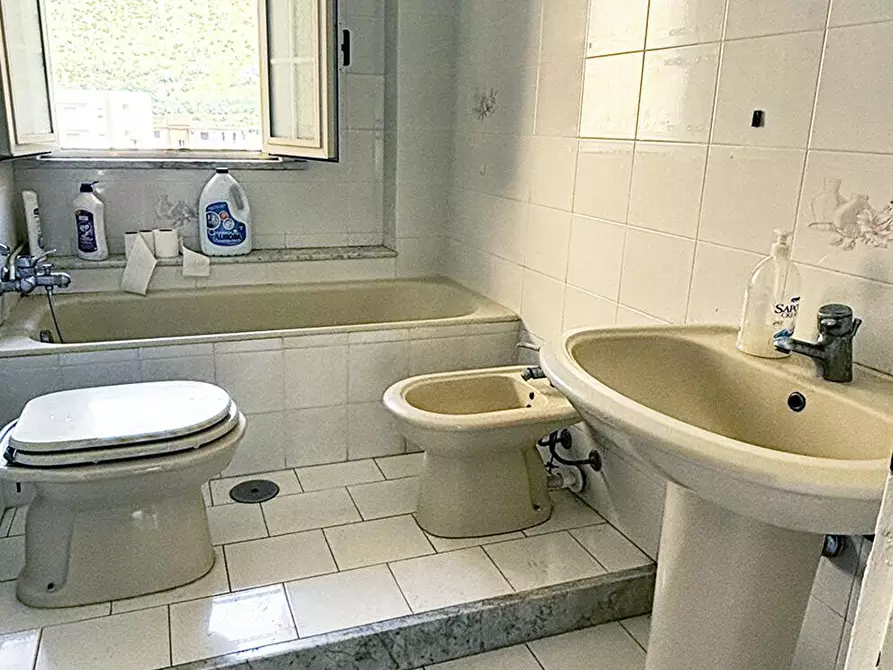 Immagine 19 di Appartamento in vendita  in Via Lucio Calpurnio  4 a Pozzuoli