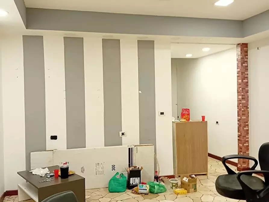 Immagine 9 di Negozio in vendita  in via Gian rinaldo Carli 39 a Milano