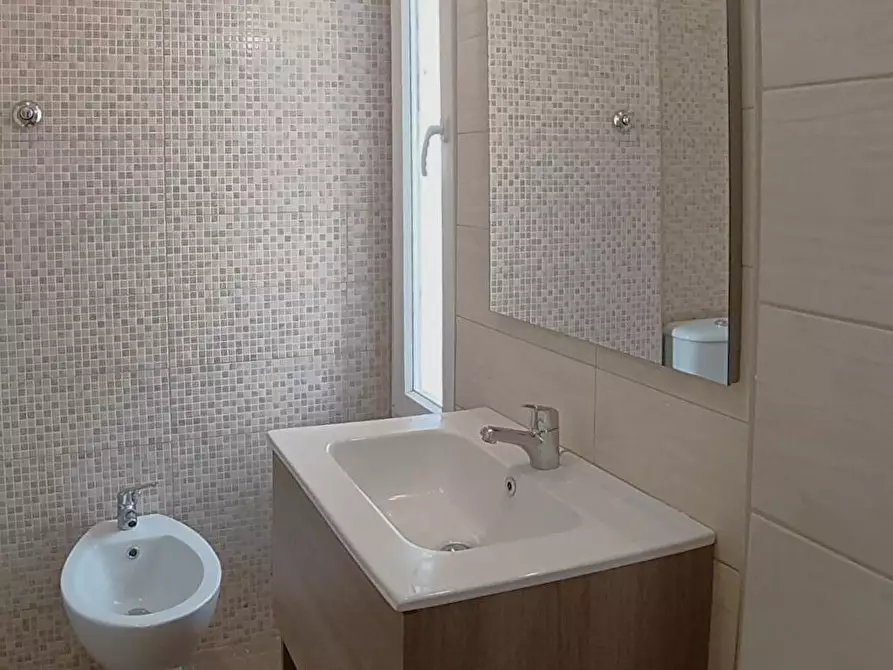 Immagine 10 di Camera in affitto  in VIA DELLE VITALBE 4 a Roma