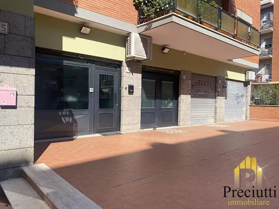 Immagine 4 di Negozio in vendita  in VIA FRANCESCO VETTORI 19 a Roma