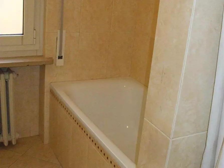 Immagine 8 di Camera in affitto  a Parma