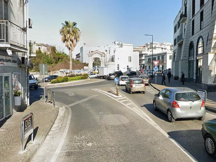 Immagine 13 di Locale commerciale in affitto  in Corso Nicola Terracciano 10 a Pozzuoli