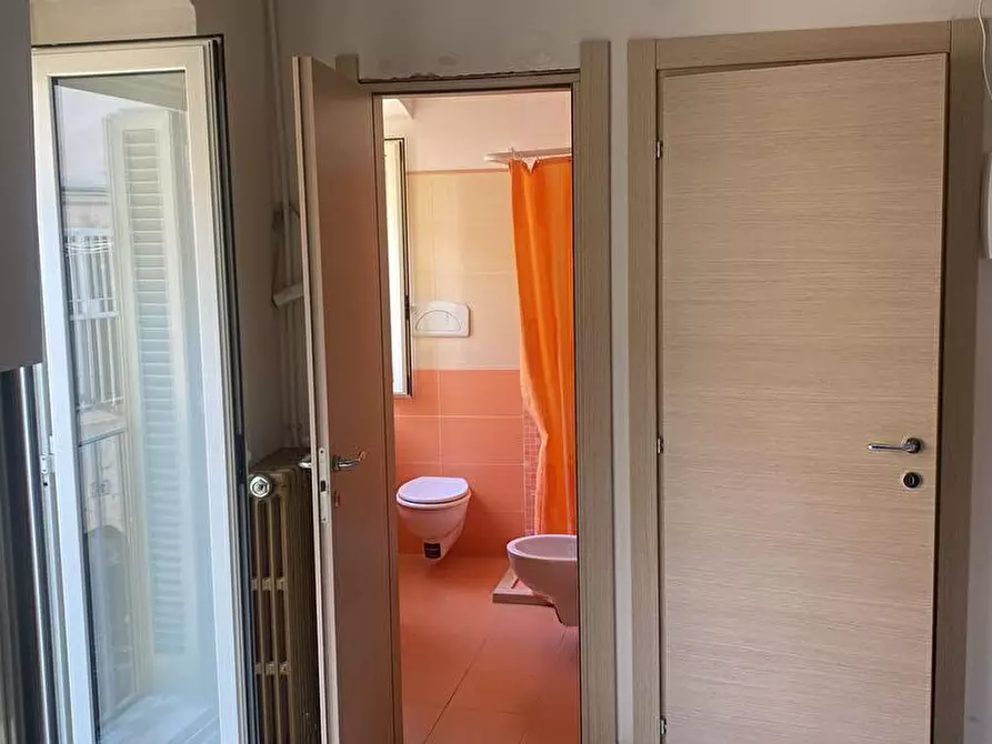 Immagine 5 di Camera in affitto  in vico Massarenghi 23 a Bitonto