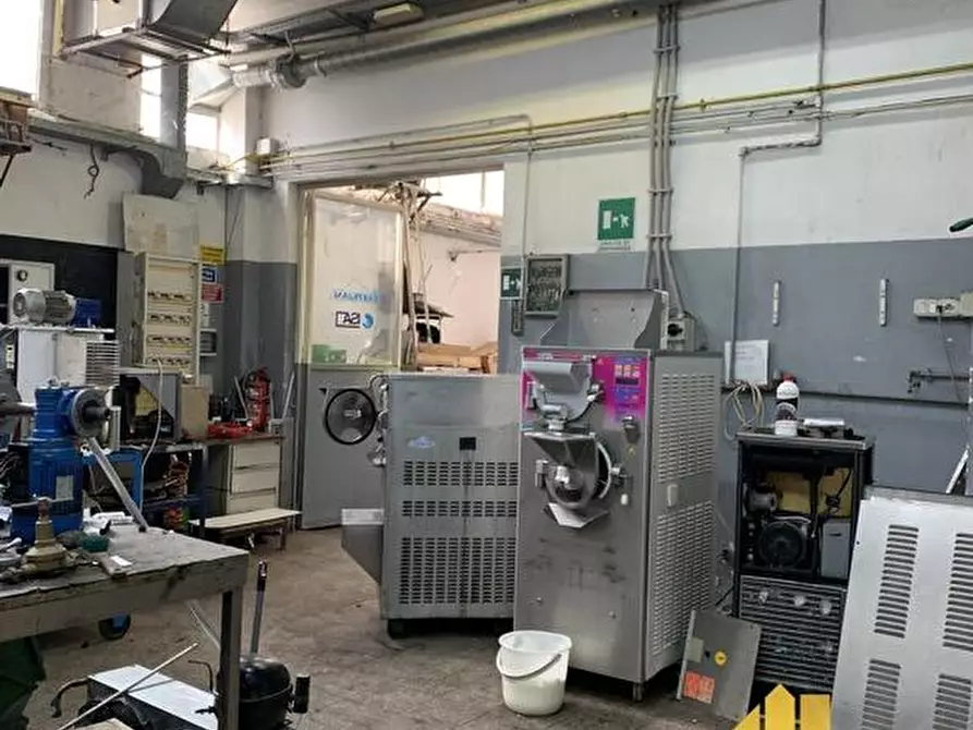 Immagine 9 di Negozio in affitto  in VIA ANTONIO SOGLIANO 74 a Roma