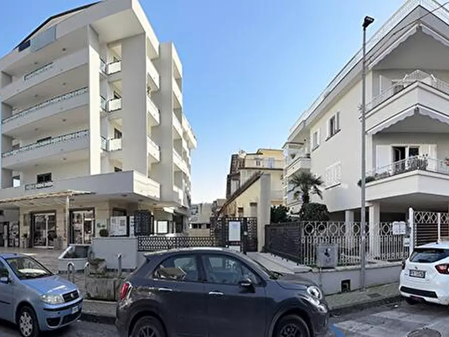 Immagine 1 di Locale commerciale in affitto  in Via Orazio Quinto Flacco 5 a Aversa