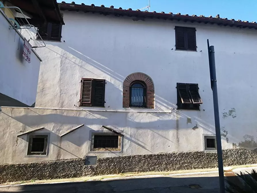 Immagine 4 di Casa colonica in vendita  a Reggello
