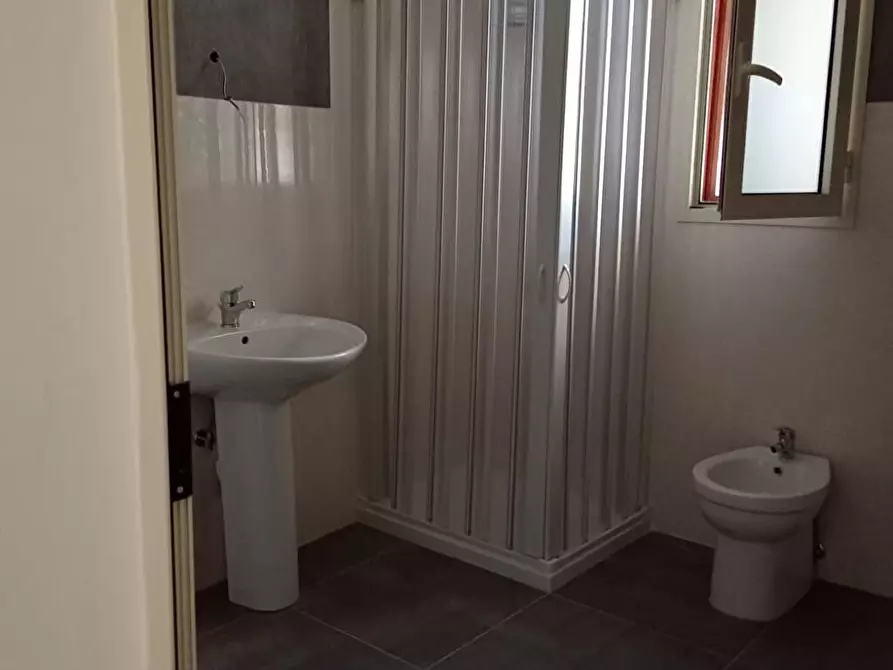 Immagine 1 di Locale commerciale in affitto  in Via Provinciale Amendola 1 a Sarno