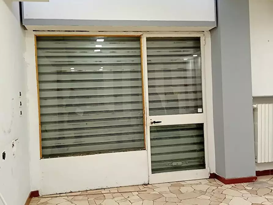Immagine 4 di Negozio in vendita  in via Gian rinaldo Carli 39 a Milano