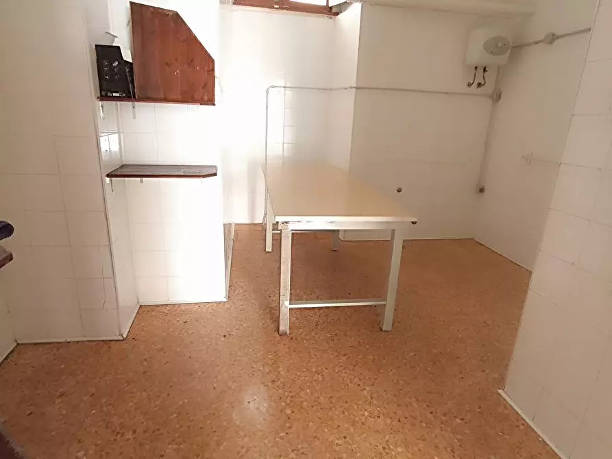 Immagine 4 di Locale commerciale in affitto  in Via Saverio Altamura 38 a Foggia