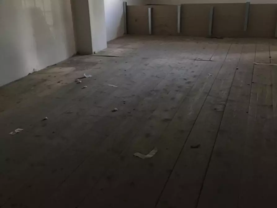 Immagine 7 di Locale commerciale in affitto  in VIALE DEL LAVORO  78 a Castrovillari