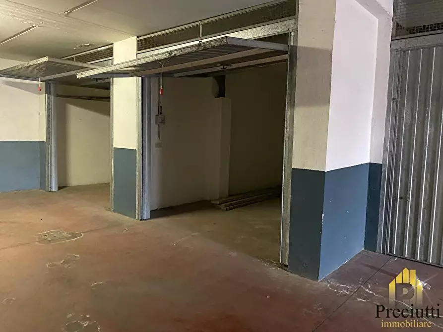 Immagine 28 di Box auto in vendita  in VIA DEL FONTANILE ARENATO 308 a Roma