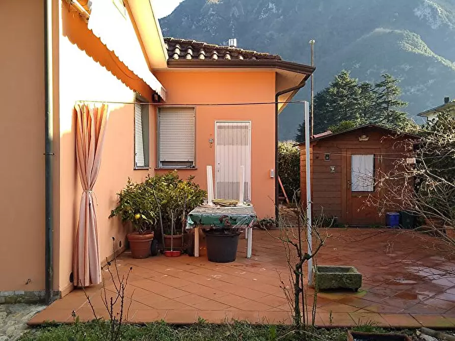 Immagine 2 di Villa in affitto  in Via Salvatore quasimodo  54 a Borgo A Mozzano
