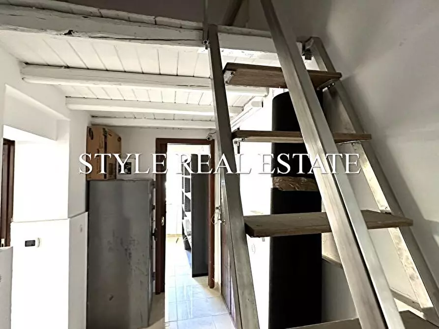 Immagine 9 di Locale commerciale in vendita  in Via Ierone l'Etneo 86 a Siracusa