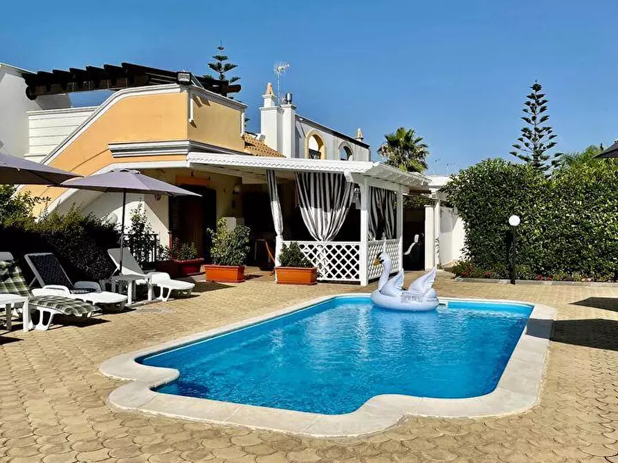 Immagine 2 di Casa vacanze in vendita  a Bisceglie