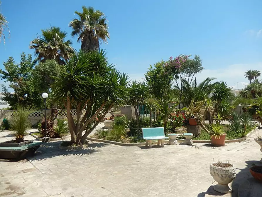 Immagine 8 di Villa in vendita  in via Bari km 788 a Giovinazzo