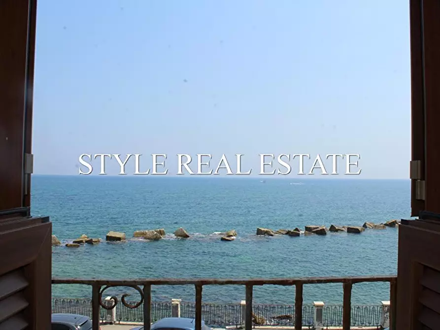 Immagine 1 di Appartamento in affitto  in Lungomare di Levante Elio Vittorini, Ortigia 54 a Siracusa