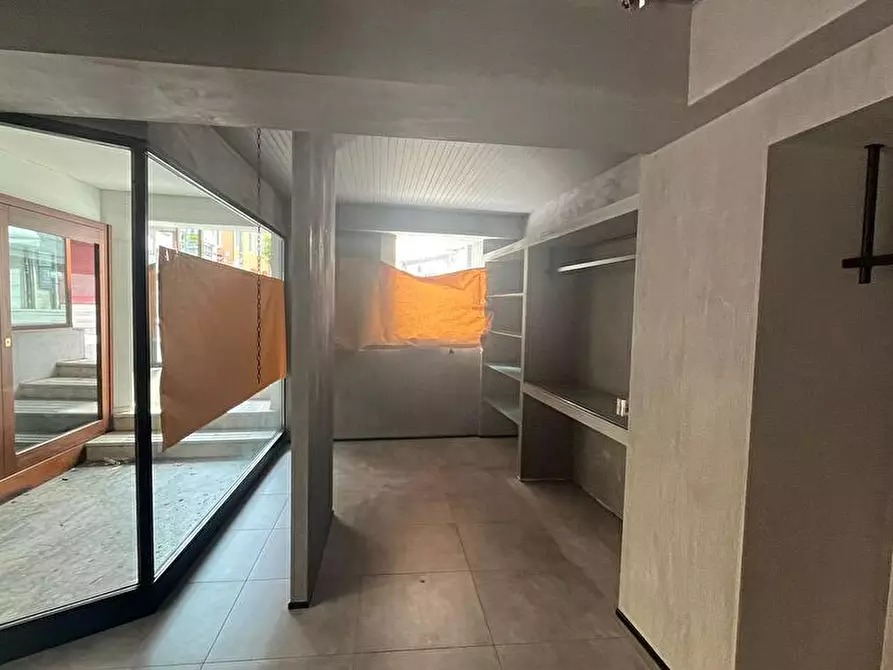 Immagine 10 di Negozio in affitto  in via peòozza 1 a Sacile