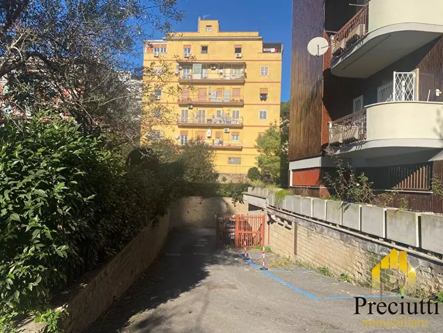 Immagine 12 di Box auto in vendita  in VIA DI BRAVETTA 256 a Roma