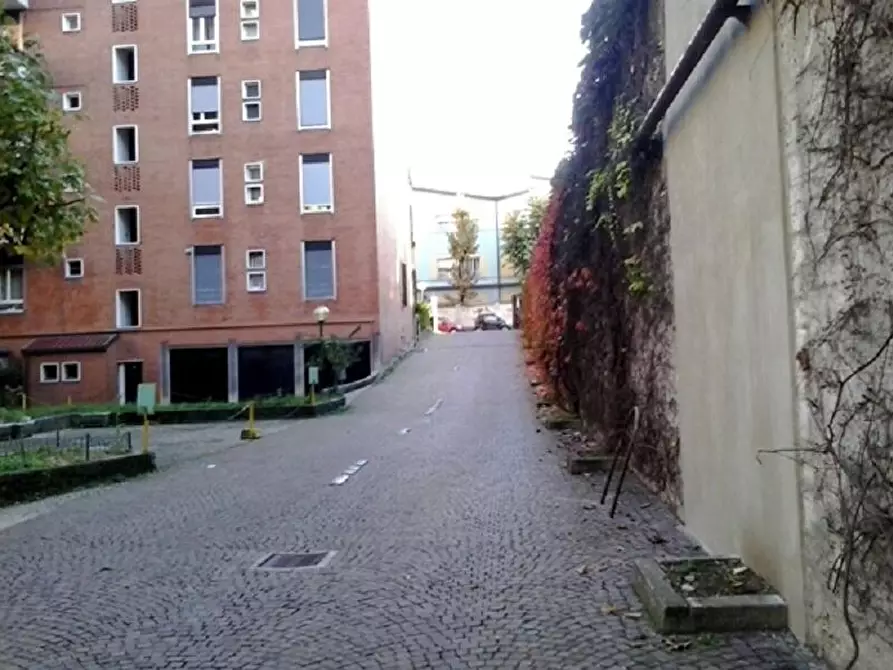 Immagine 6 di Garage in affitto  in via Michele Novaro 8 a Milano