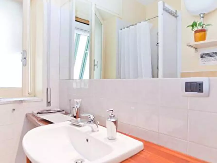 Immagine 8 di Stanza singola in affitto  in Via Mario Pomilio 9 a Napoli