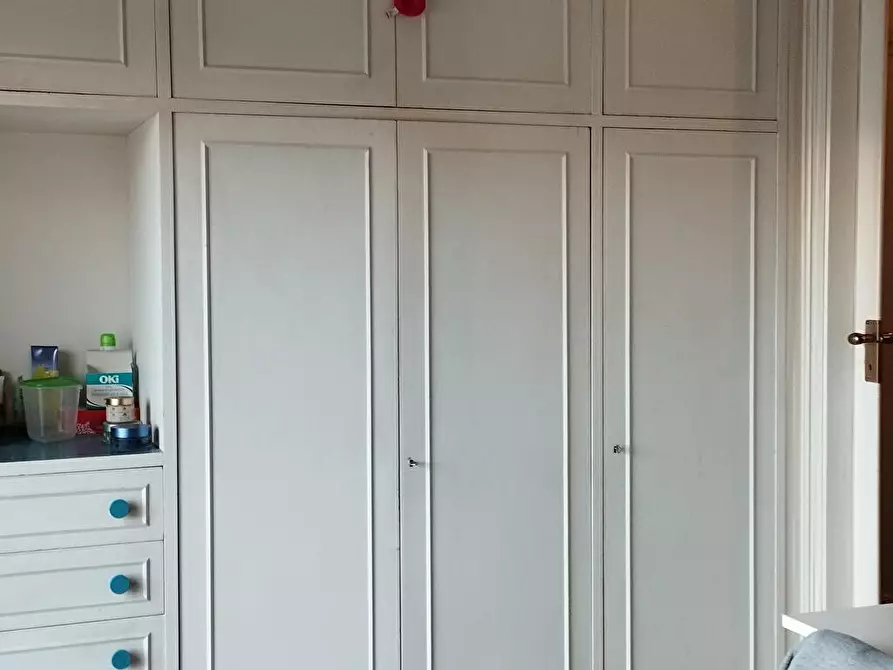 Immagine 1 di Stanza singola in affitto  in VIA VAL FAVARA 90 a Roma