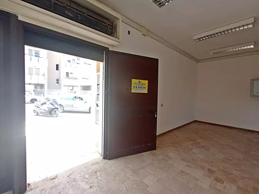 Immagine 16 di Locale commerciale in vendita  in Via bruno 5 a Sassari