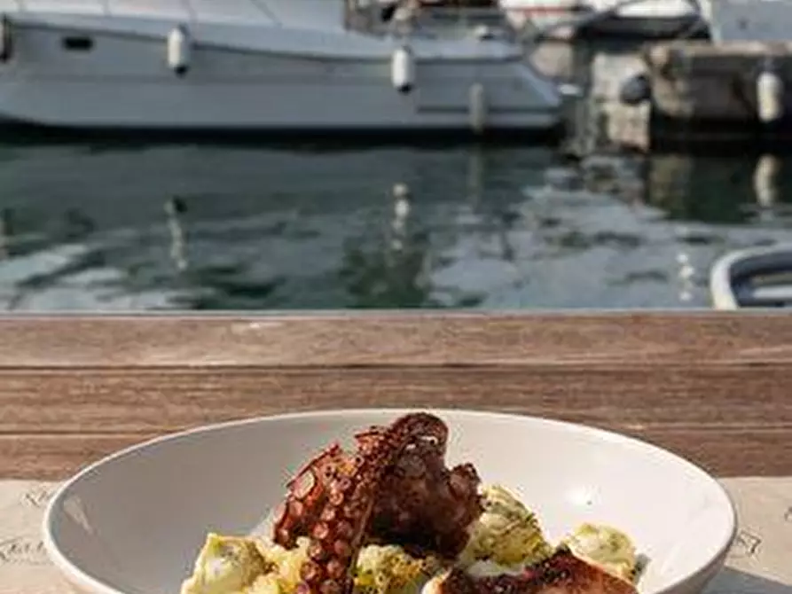 Immagine 4 di Licenza in vendita  a Savona