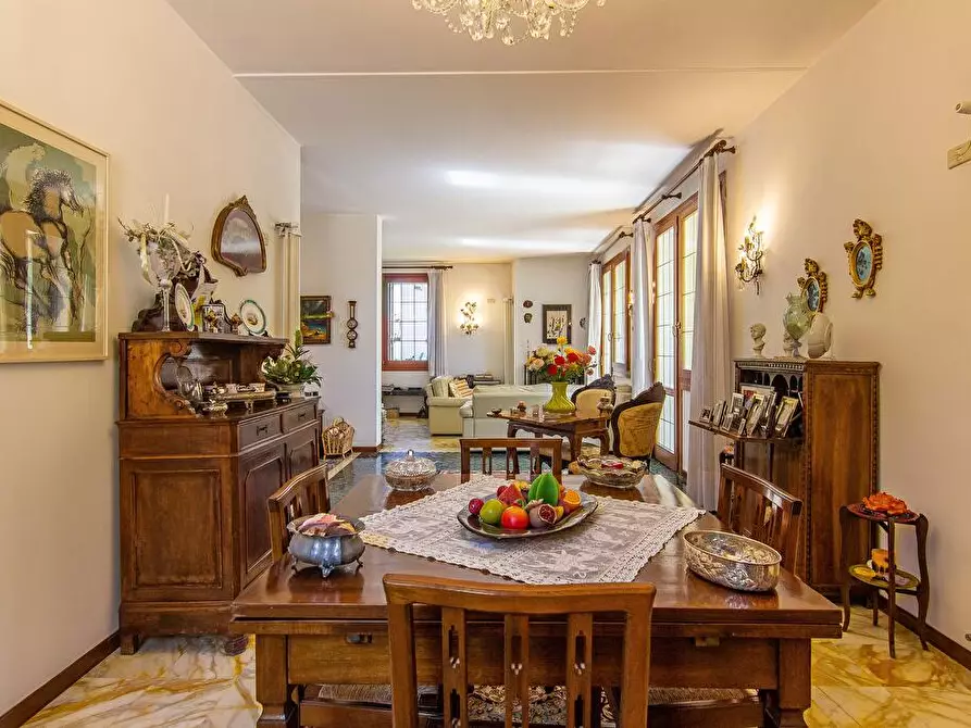 Immagine 11 di Villa in vendita  in Via Ugo Foscolo 9 a Vicenza