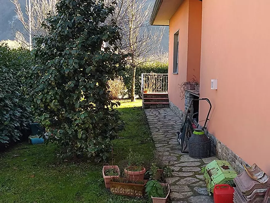 Immagine 6 di Villa in affitto  in Via Salvatore quasimodo  54 a Borgo A Mozzano