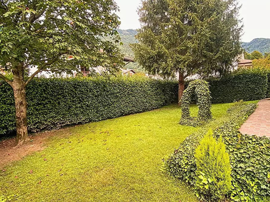 Immagine 9 di Villa in vendita  in VIALE LIDO 1 a Levico Terme