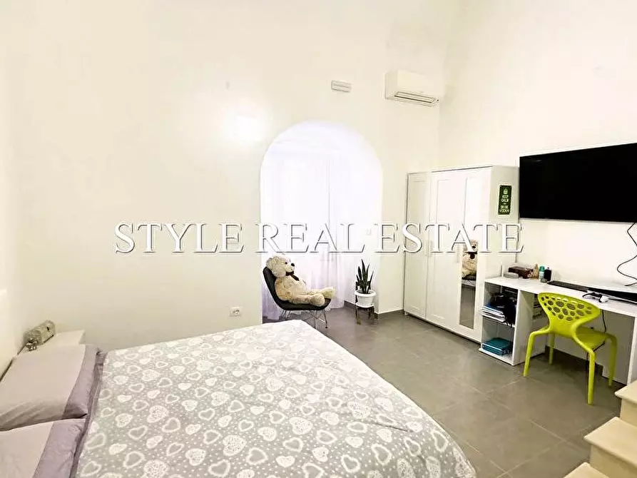 Immagine 23 di Palazzo in vendita  in Via Pietro - a Siracusa
